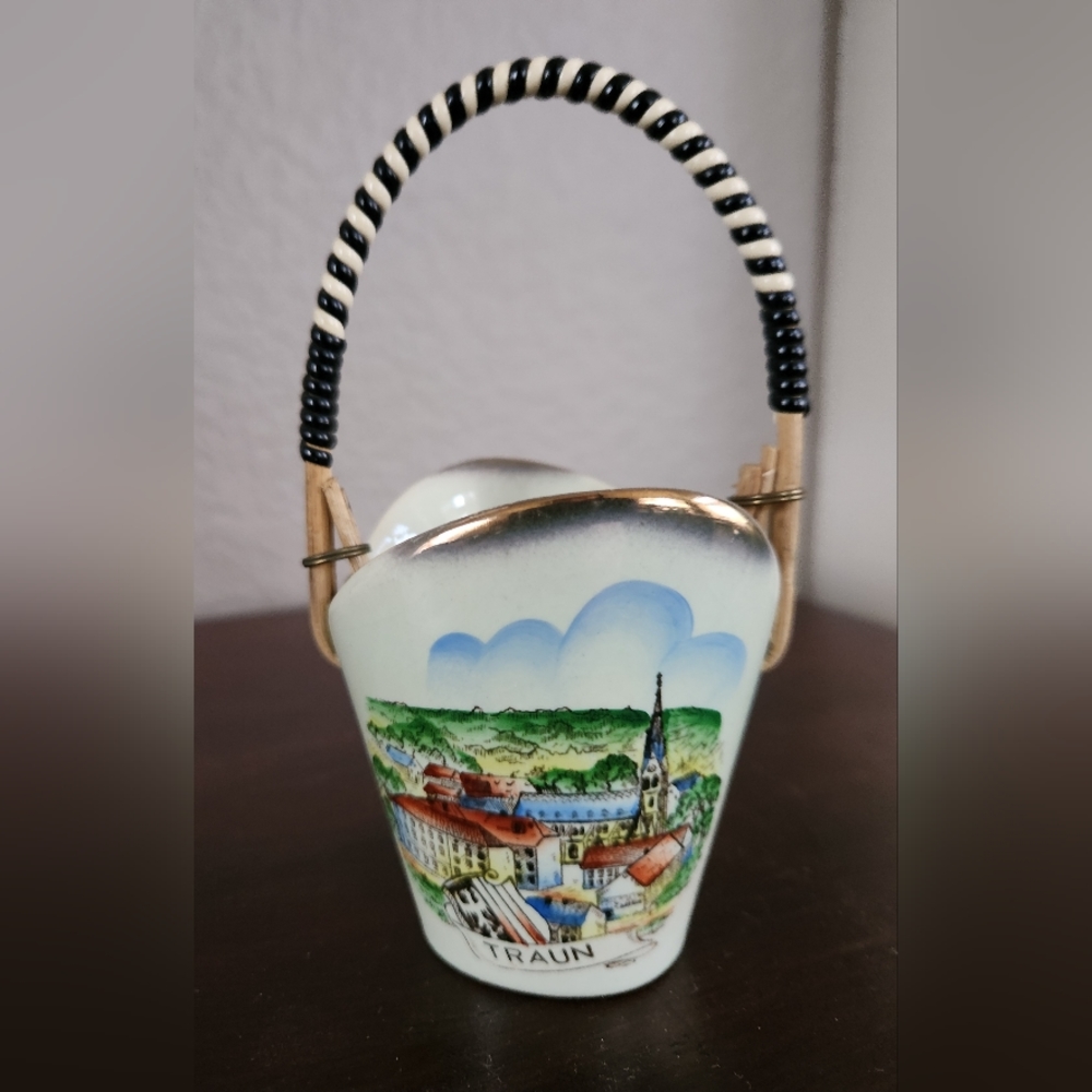 Vintage Traun Austria Souvenir Ceramic Basket EUC $19